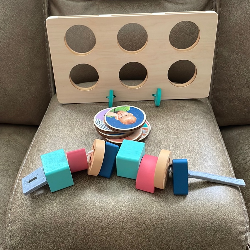 Kiwico panda crate wooden baby toys - feeling coins and lacing activity